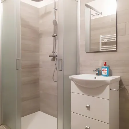 Degasperi 16 아파트 *